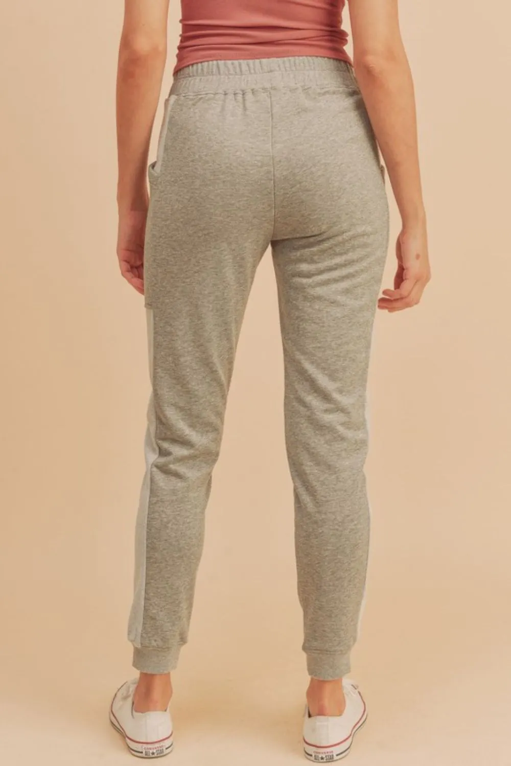 Aemi   Co Elastic Waist Joggers with Pockets
