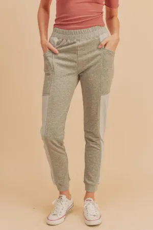 Aemi   Co Elastic Waist Joggers with Pockets