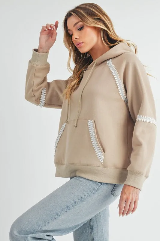 Aemi   Co Lace Detail Drawstring Hoodie with Kangaroo Pocket