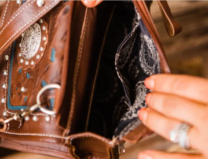 American West Handbag Lady Lace Collection: Leather Western Crossbody Wallet