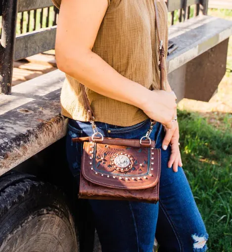 American West Handbag Lady Lace Collection: Leather Western Crossbody Wallet