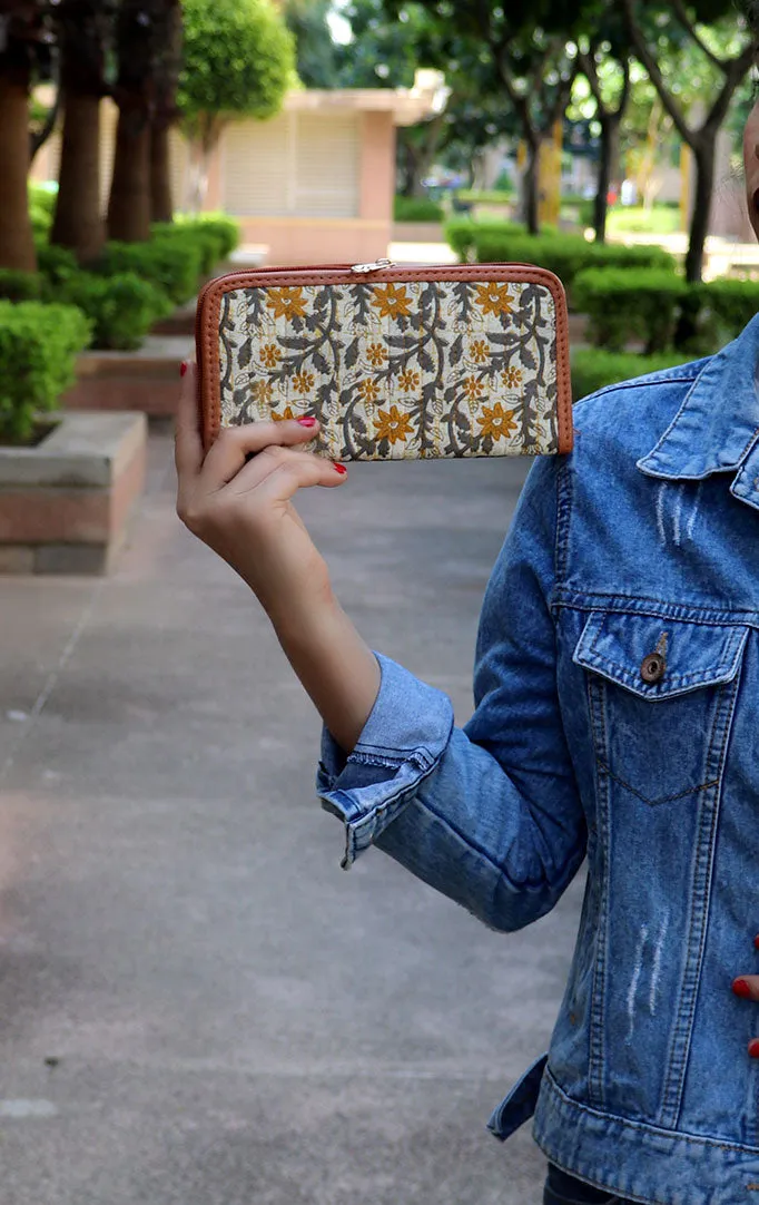 AN AESTHETIC PLEASURE PURSE