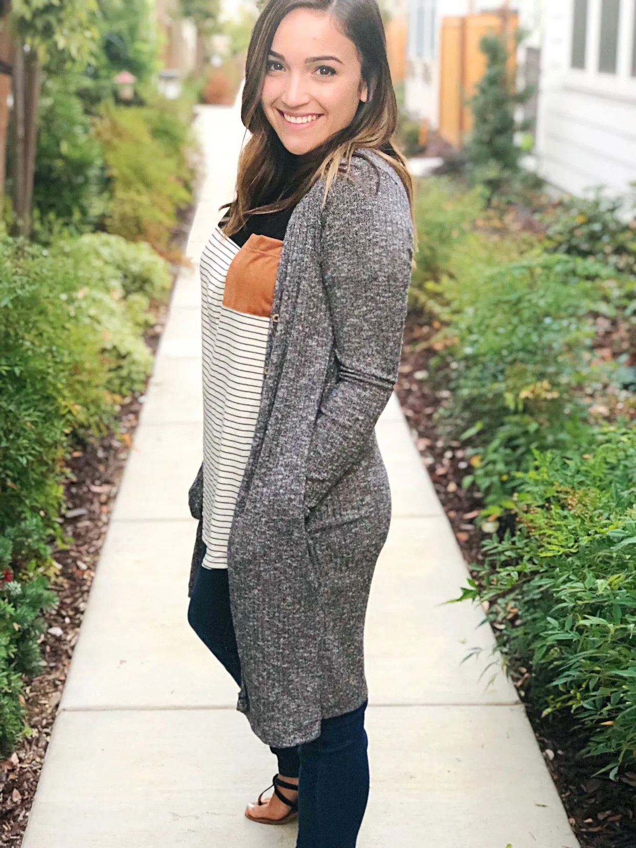 BUTTON DOWN POCKETED CARDIGAN