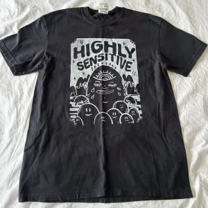 Comfort Colors T-shirt: Black Highly Sensitive