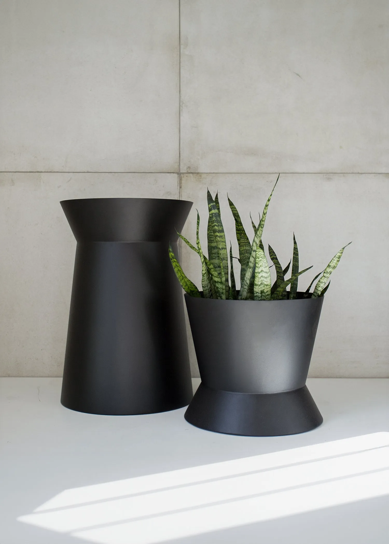 Conva Outdoor Planter