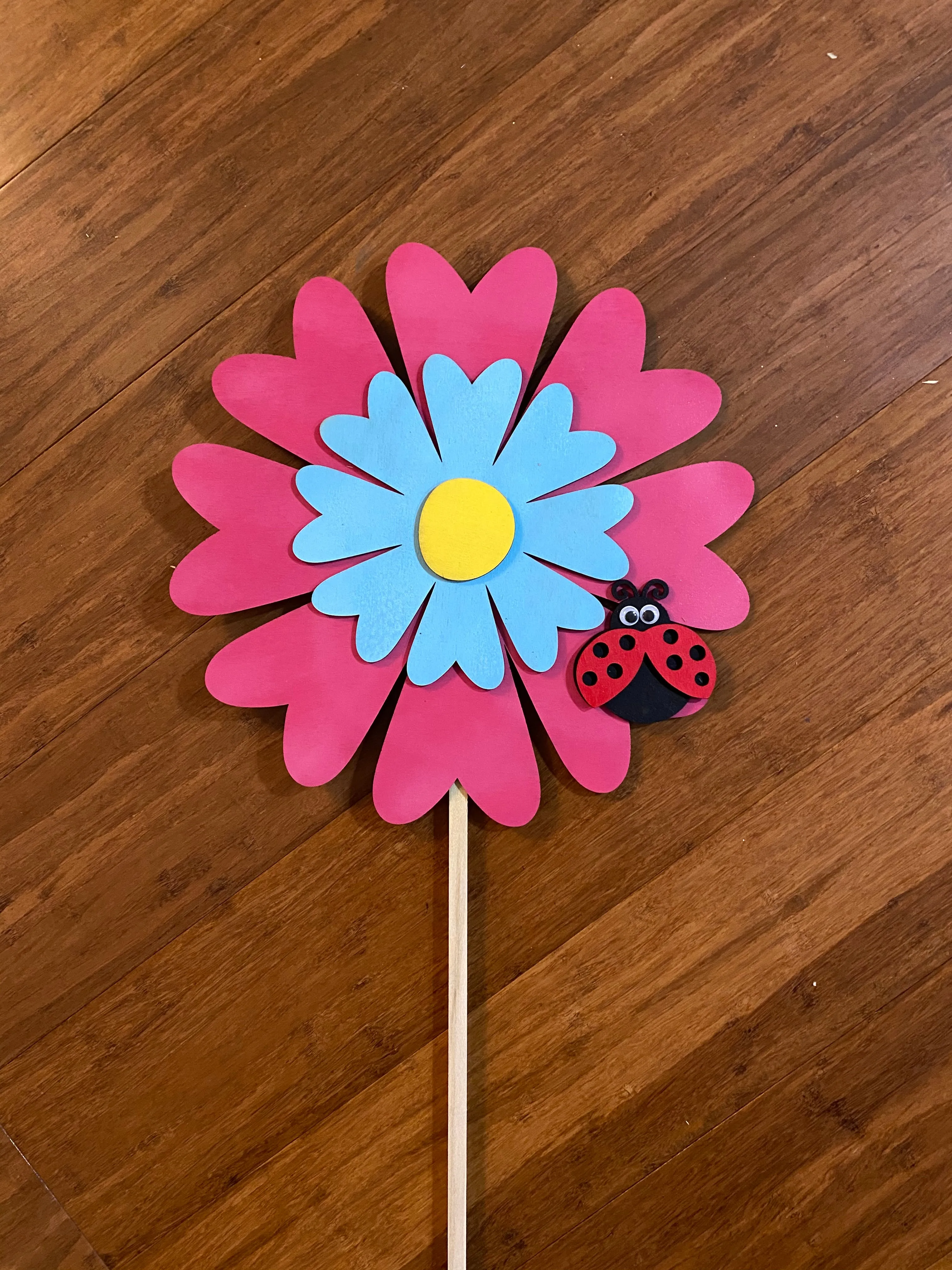 Daisy Flower with Ladybug Wooden Garden Stake with Shimmer
