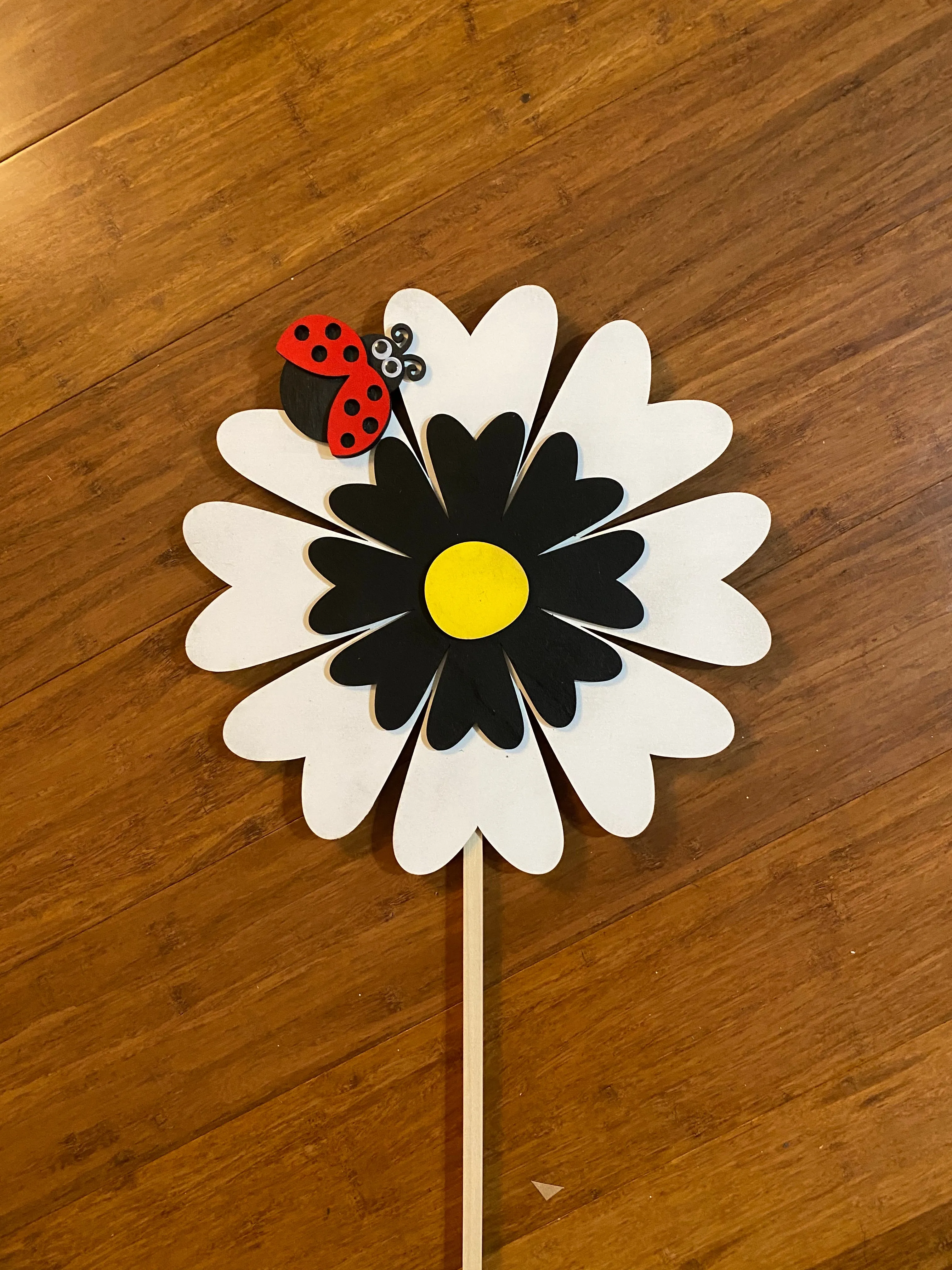 Daisy Flower with Ladybug Wooden Garden Stake with Shimmer