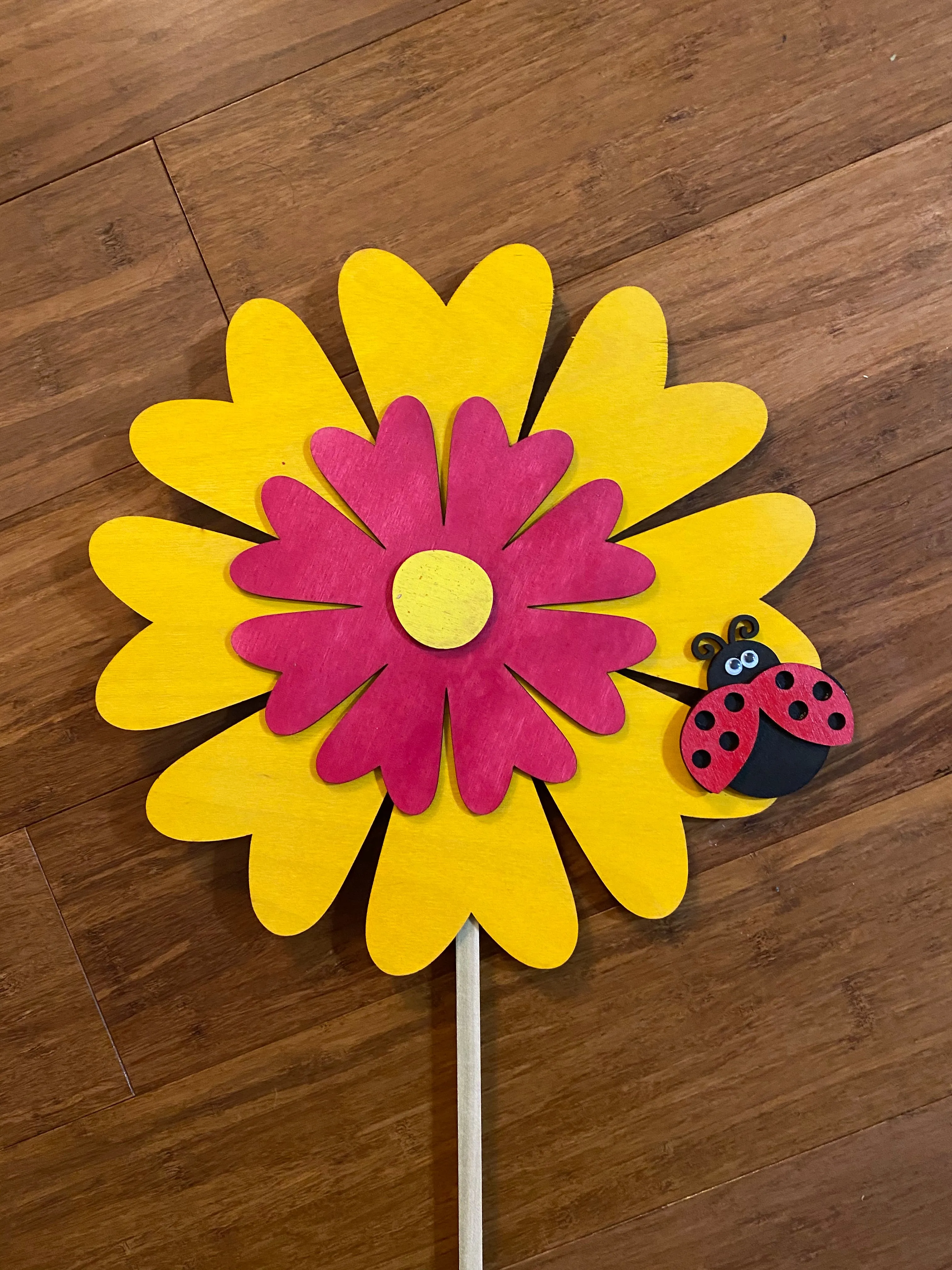 Daisy Flower with Ladybug Wooden Garden Stake with Shimmer