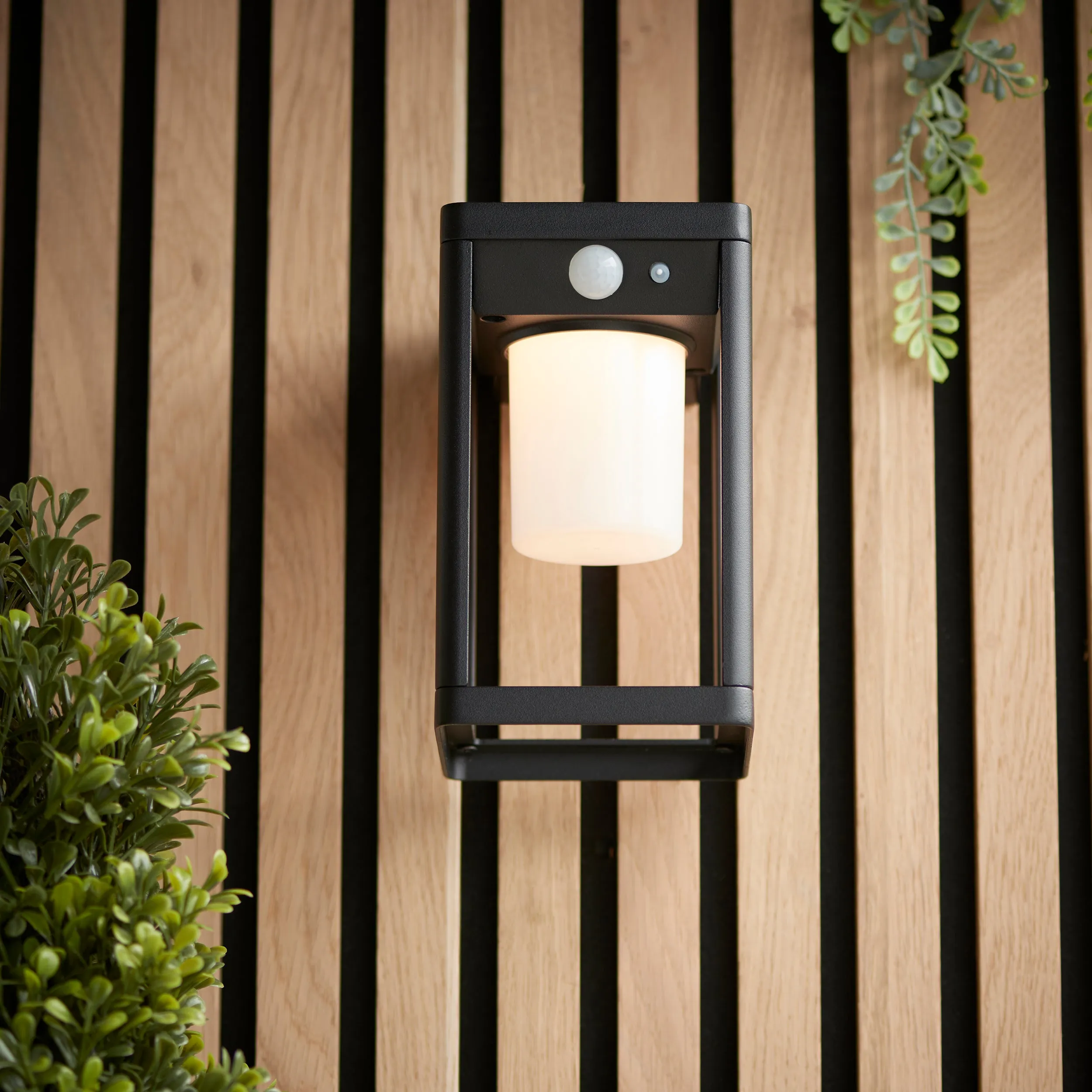 Endon 96928 Hallam 1lt Wall Textured black & white pc 2.7W LED (SMD 3528) Warm White