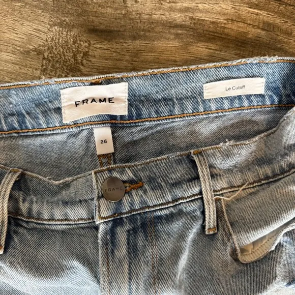 FRAME Le Cutoff Denim Shorts Distressed Frayed Hem Light Wash Women's Size 26