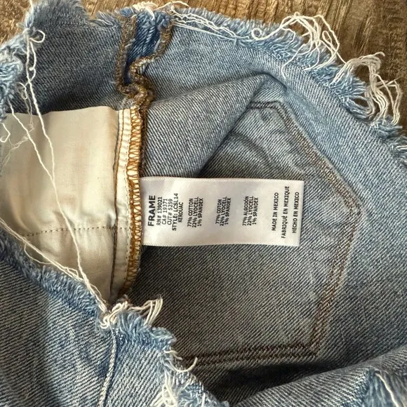 FRAME Le Cutoff Denim Shorts Distressed Frayed Hem Light Wash Women's Size 26