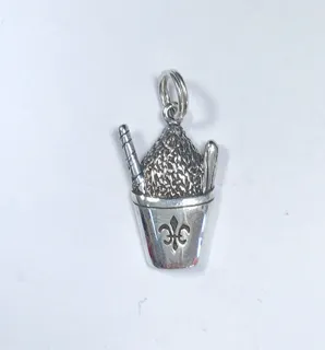 Jewelry - Louisiana Cake Pulls