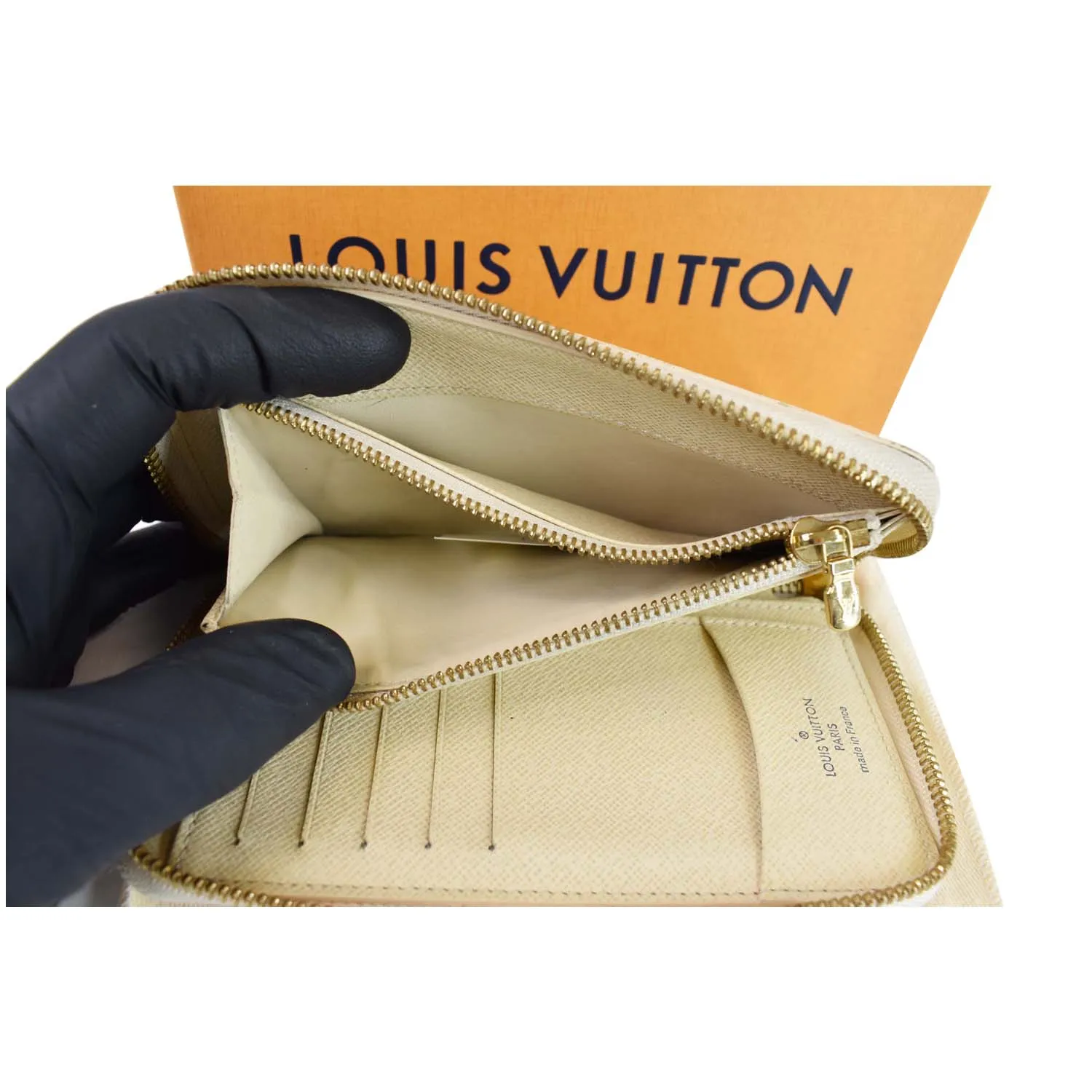 LOUIS VUITTON Damier Azur Zippy Organizer Wallet White