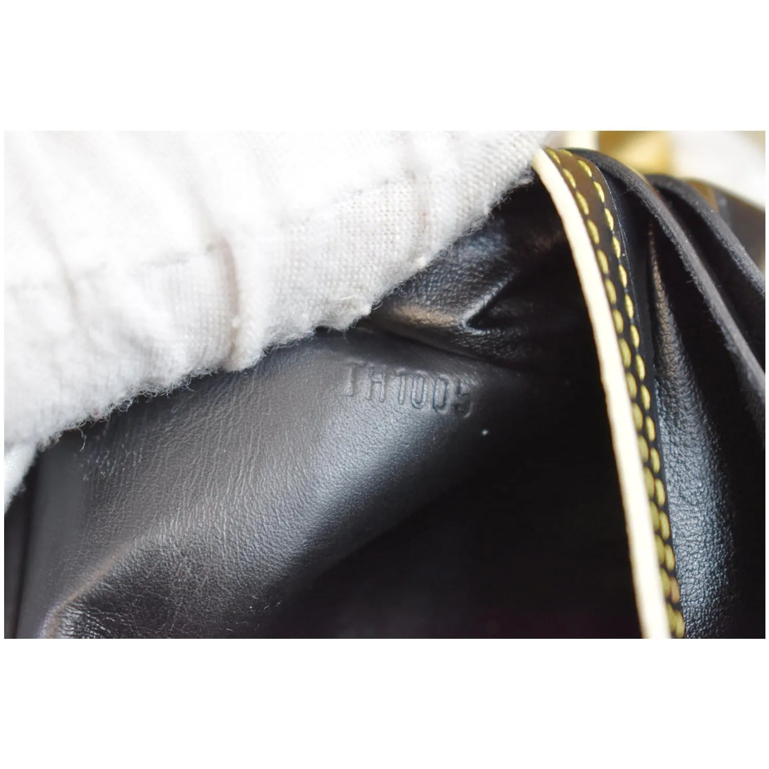 LOUIS VUITTON Suhali Porte-Tresor International Wallet Black - Last Call