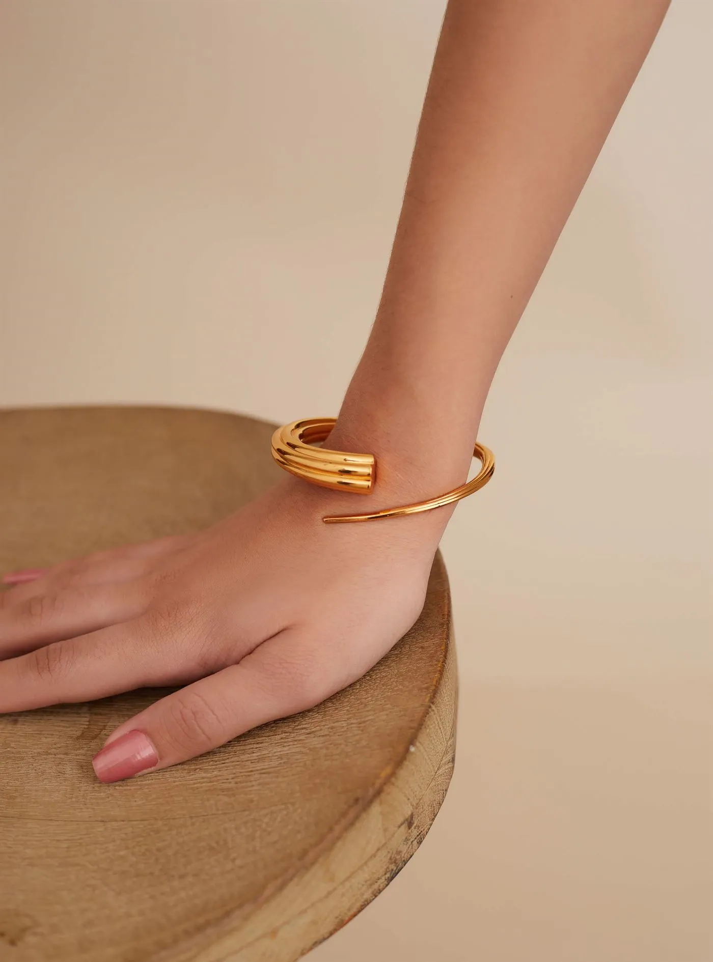 Outhouse   I   Oh Poppi Lafayette Street Tuscon Bangle Brass, Gold Accessories OHAW21HC041