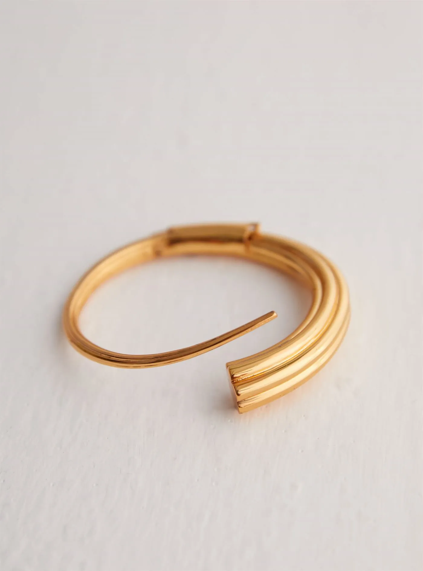 Outhouse   I   Oh Poppi Lafayette Street Tuscon Bangle Brass, Gold Accessories OHAW21HC041