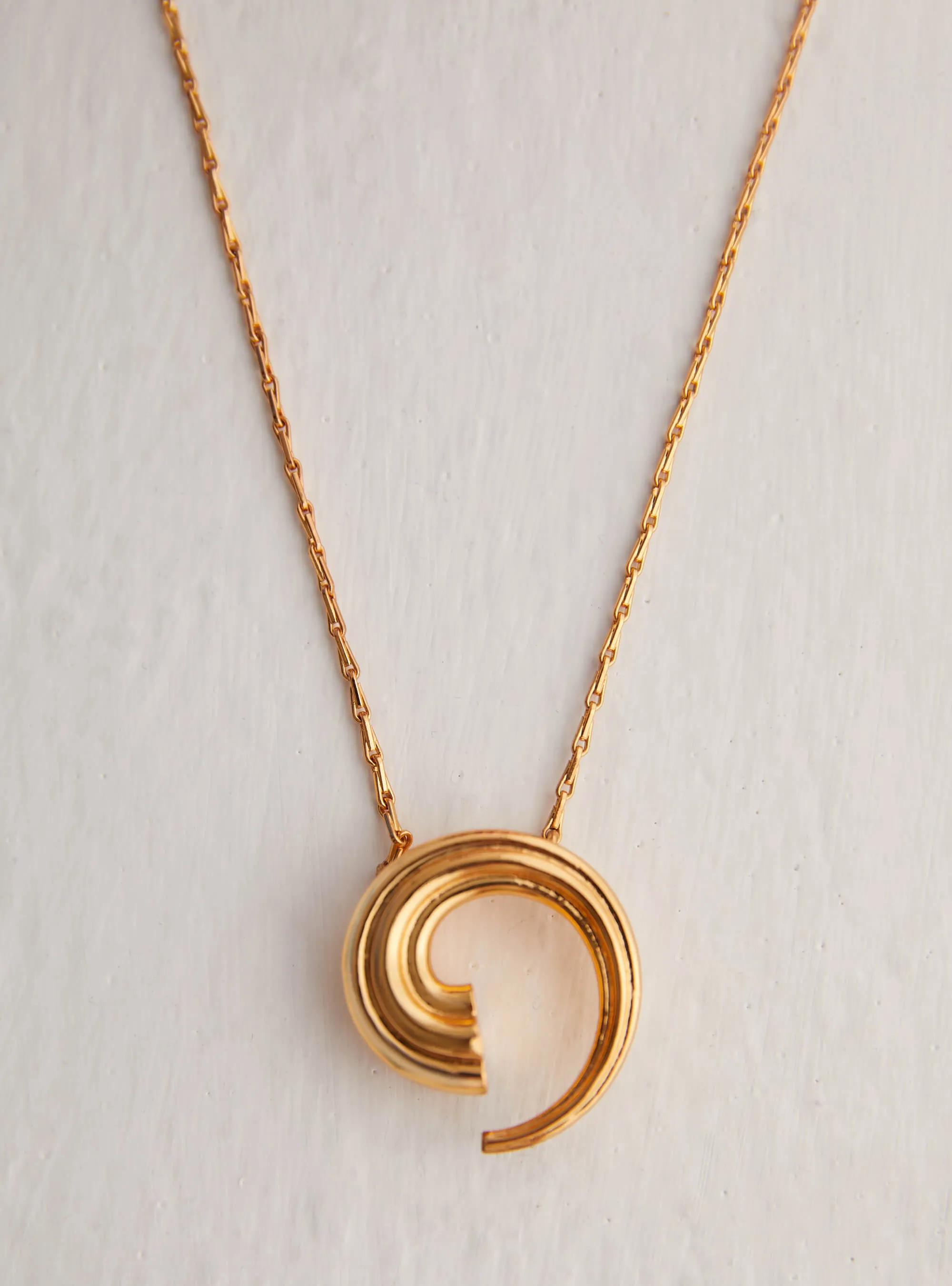 Outhouse   I   Oh Poppi Washington Mews Tuscon Pendant Brass, Gold Accessories OHAW21PE041
