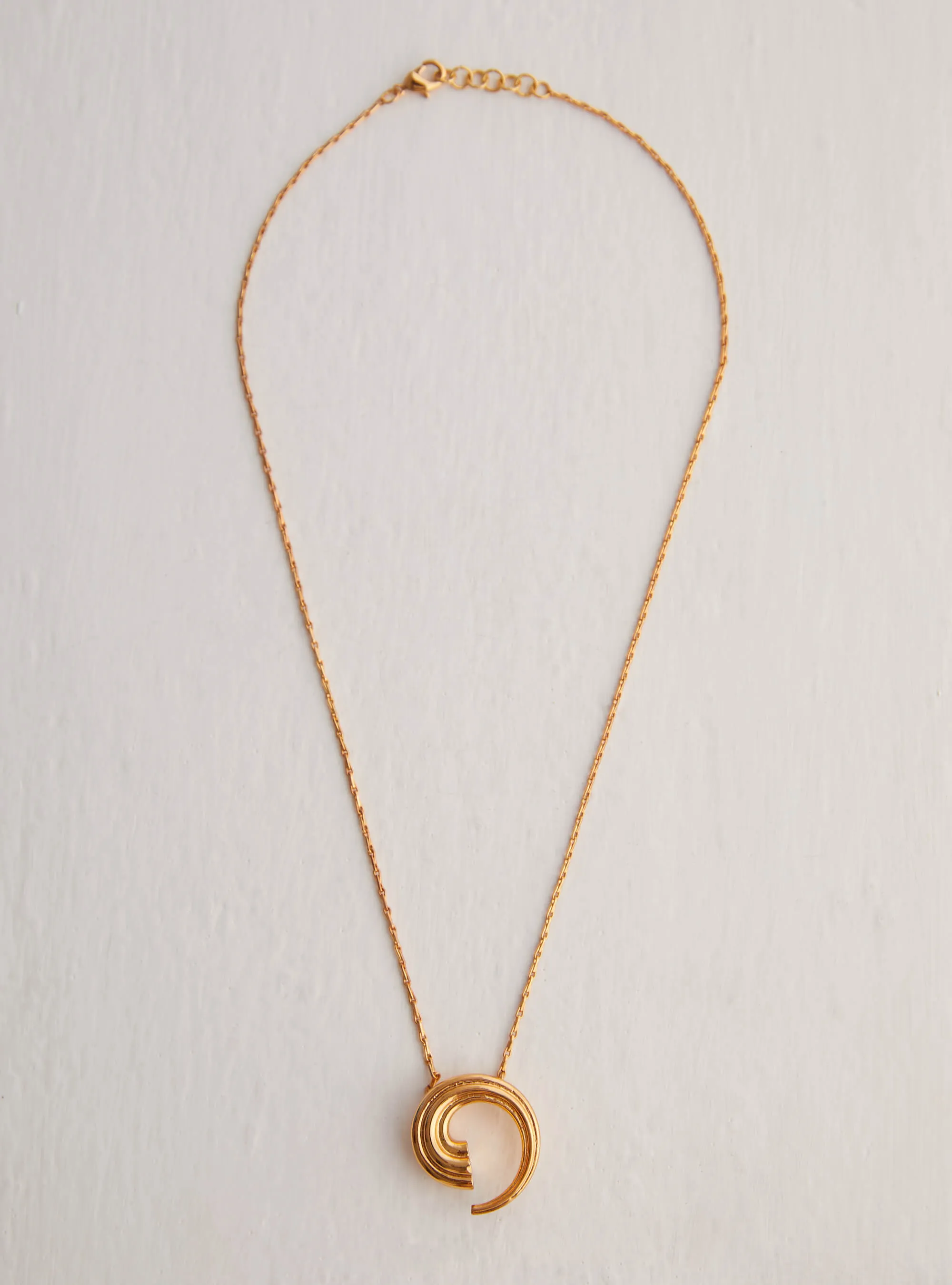Outhouse   I   Oh Poppi Washington Mews Tuscon Pendant Brass, Gold Accessories OHAW21PE041