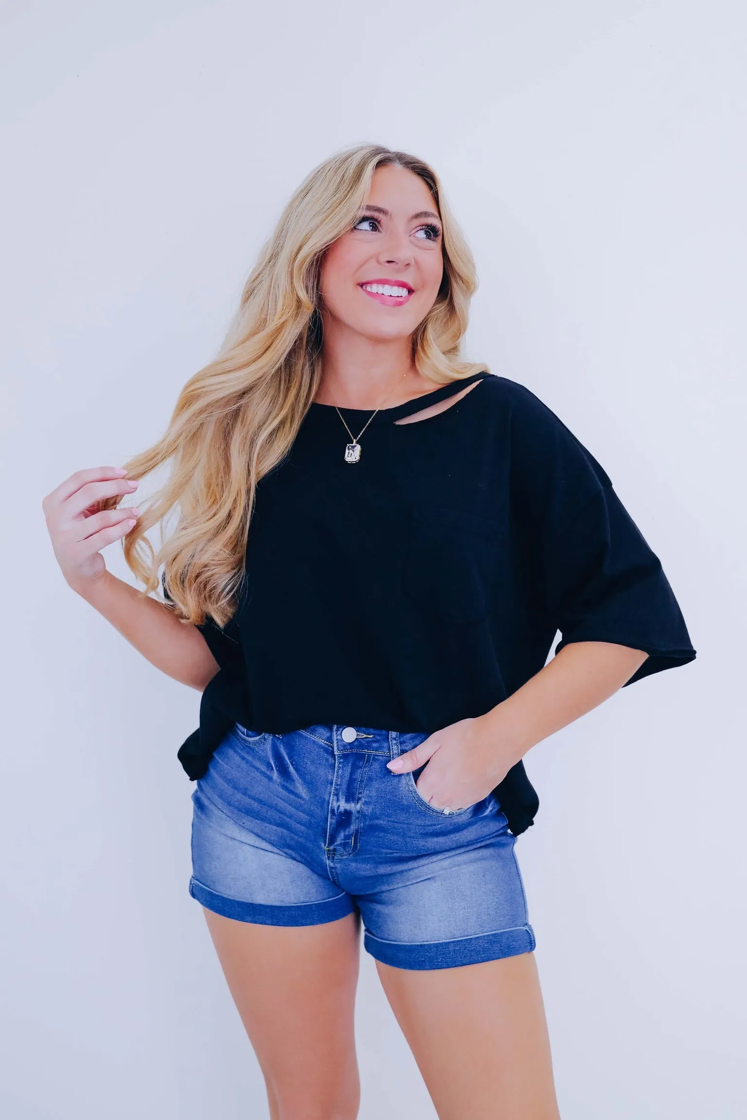 Pelia Distressed Pocketed Crop Tee - Black