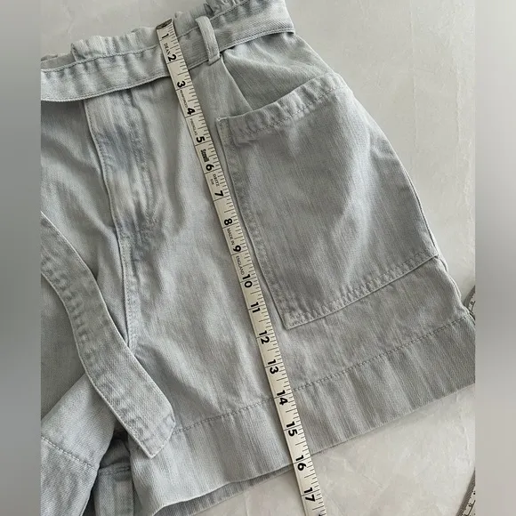 Pilcro by Anthropologie High Rise Denim Shorts, light wash, belt, size 29