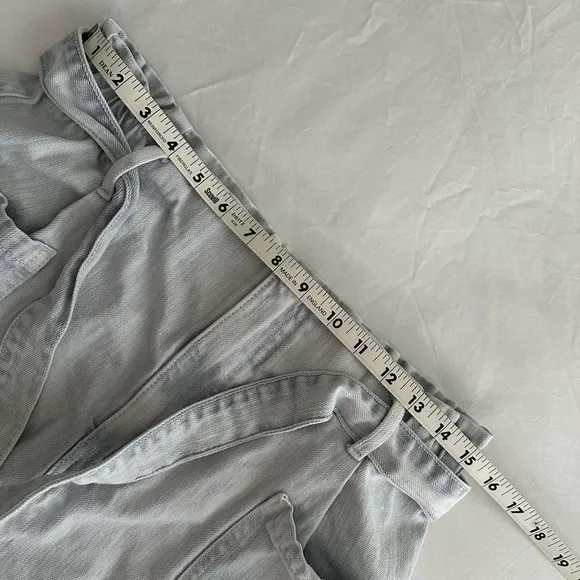 Pilcro by Anthropologie High Rise Denim Shorts, light wash, belt, size 29
