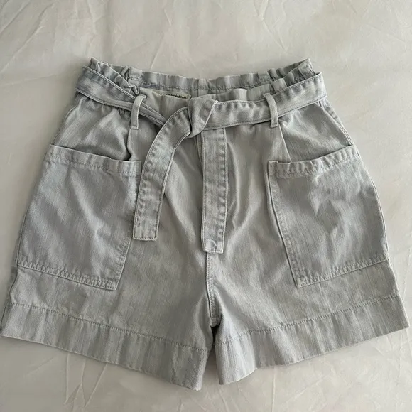 Pilcro by Anthropologie High Rise Denim Shorts, light wash, belt, size 29