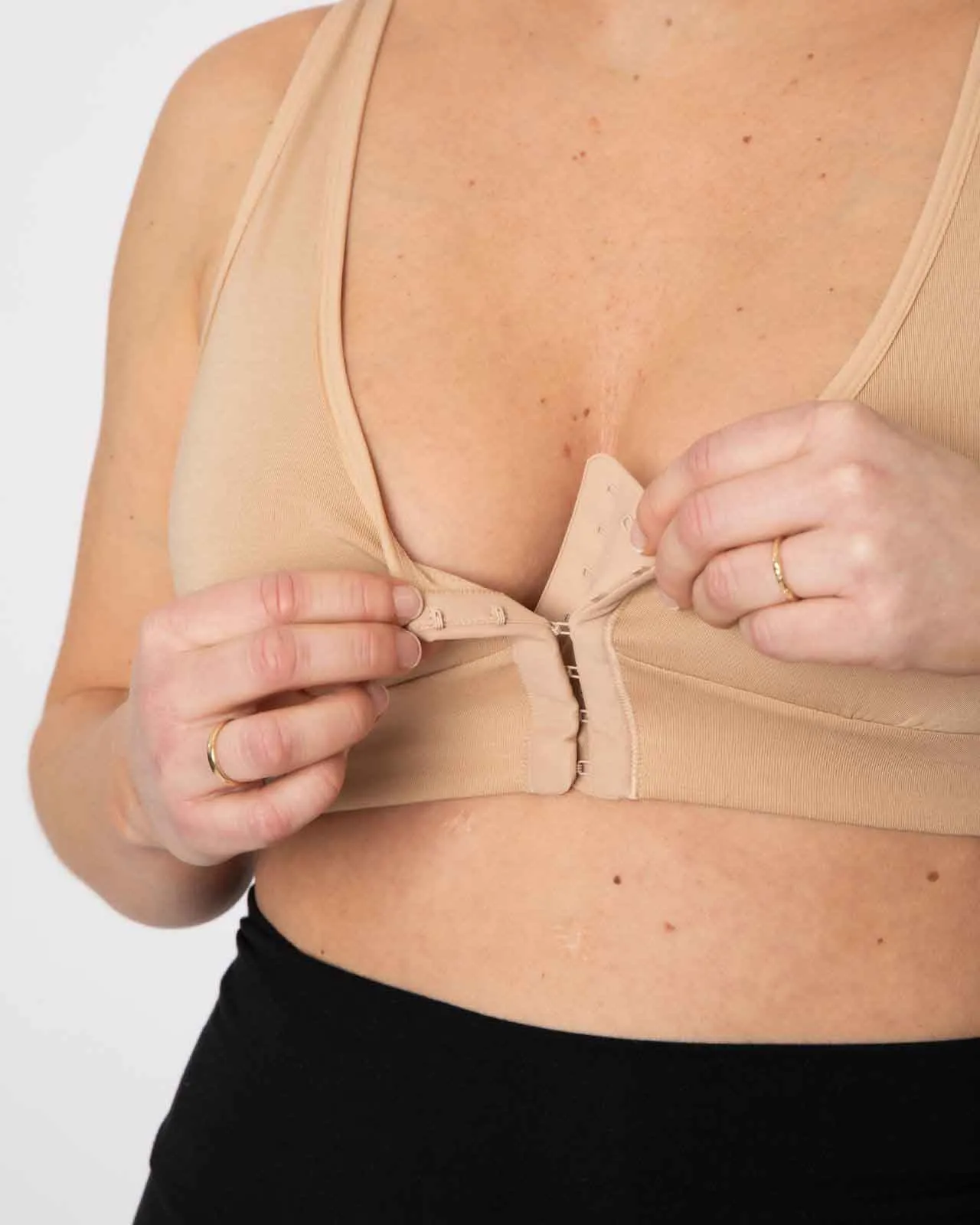 Rora Pocketed Front Closure Bra