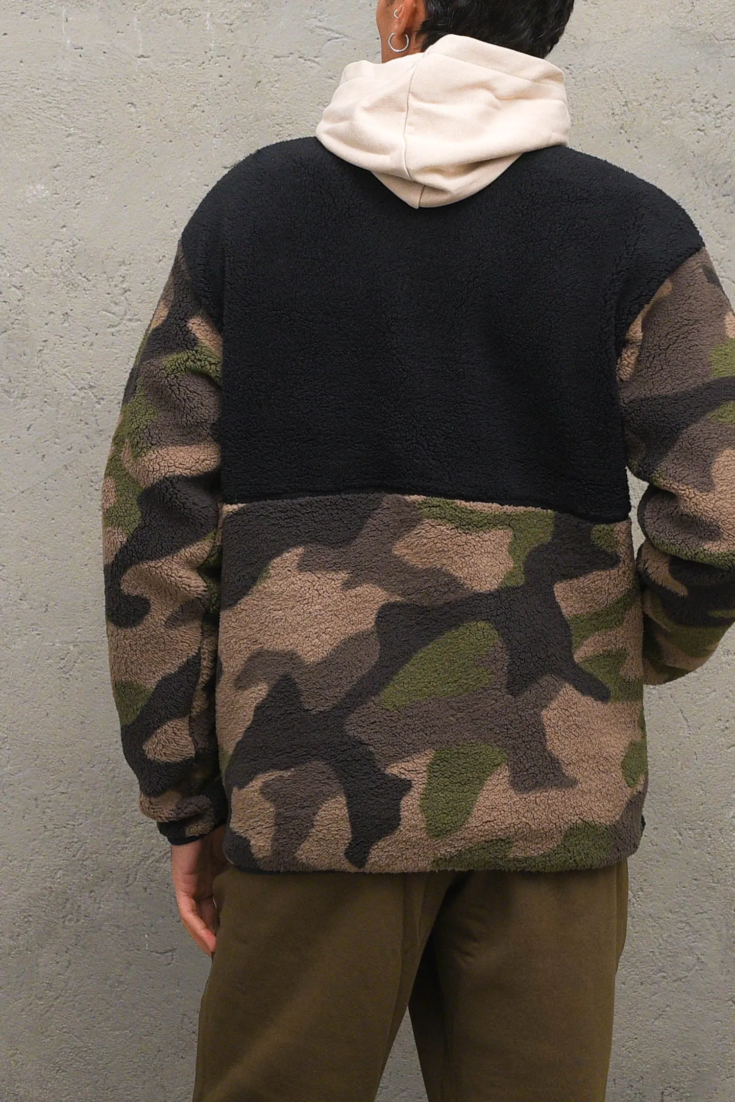 Rugged Ridge Sherpa  - Black