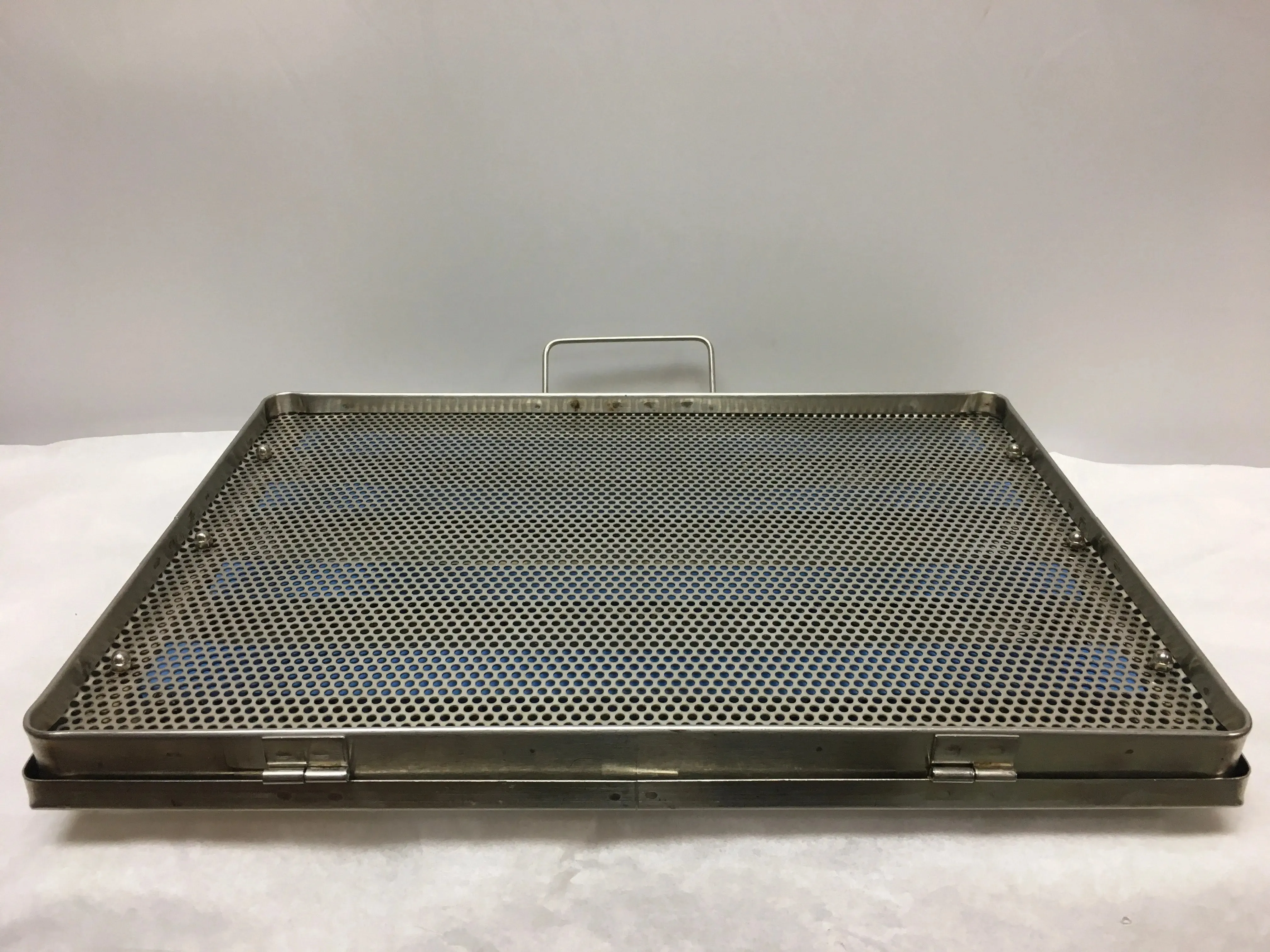 Secure Latching Instrument Holder Sterilization Tray | KMCE-38