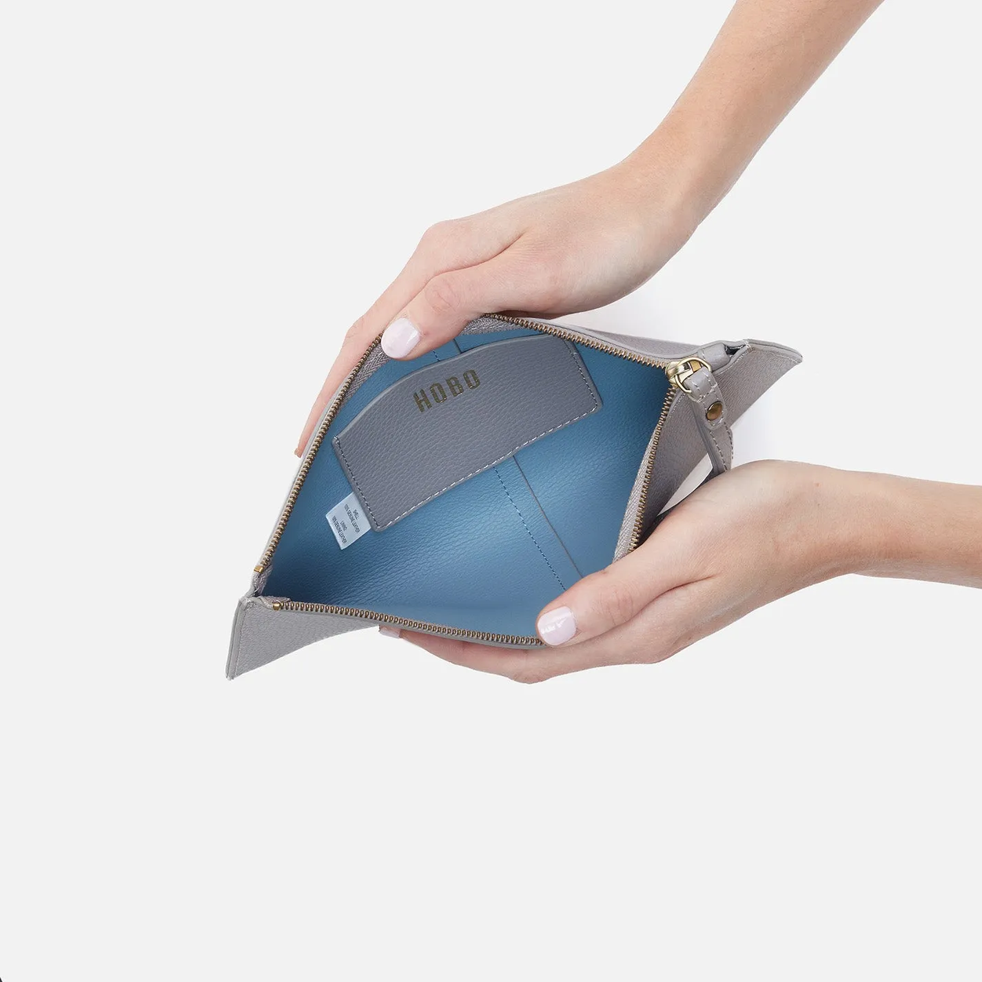 Vida Large Pouch in Micro Pebbled Leather - Morning Dove Grey